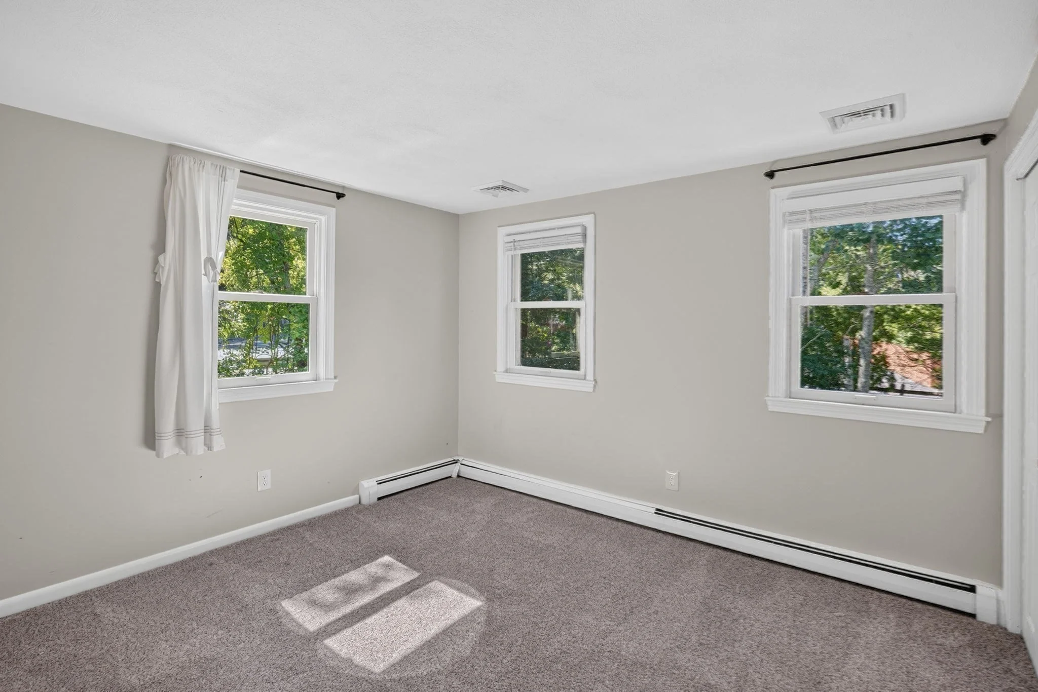 4 bed, 2 bath apartment for rent at 1 Seneca Ln Unit 1, Plymouth — photo 33 of 39