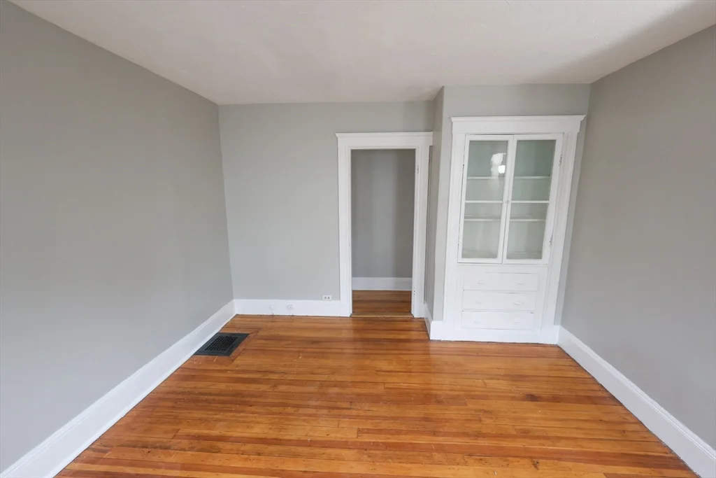 3 bed, 1 bath apartment for rent at 1 Shafter St Unit 1, Dorchester — photo 2 of 3