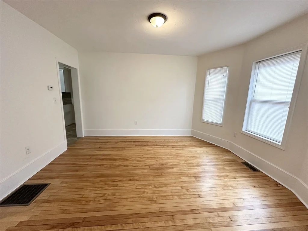 2 bed, 1 bath apartment for rent at 1 South Lincoln St Unit 1, Haverhill — photo 3 of 9