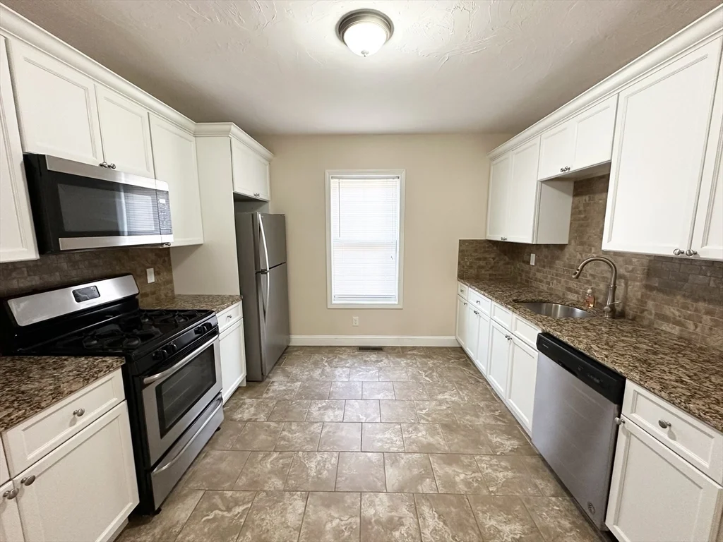 2 bed, 1 bath apartment for rent at 1 South Lincoln St Unit 1, Haverhill — photo 4 of 9