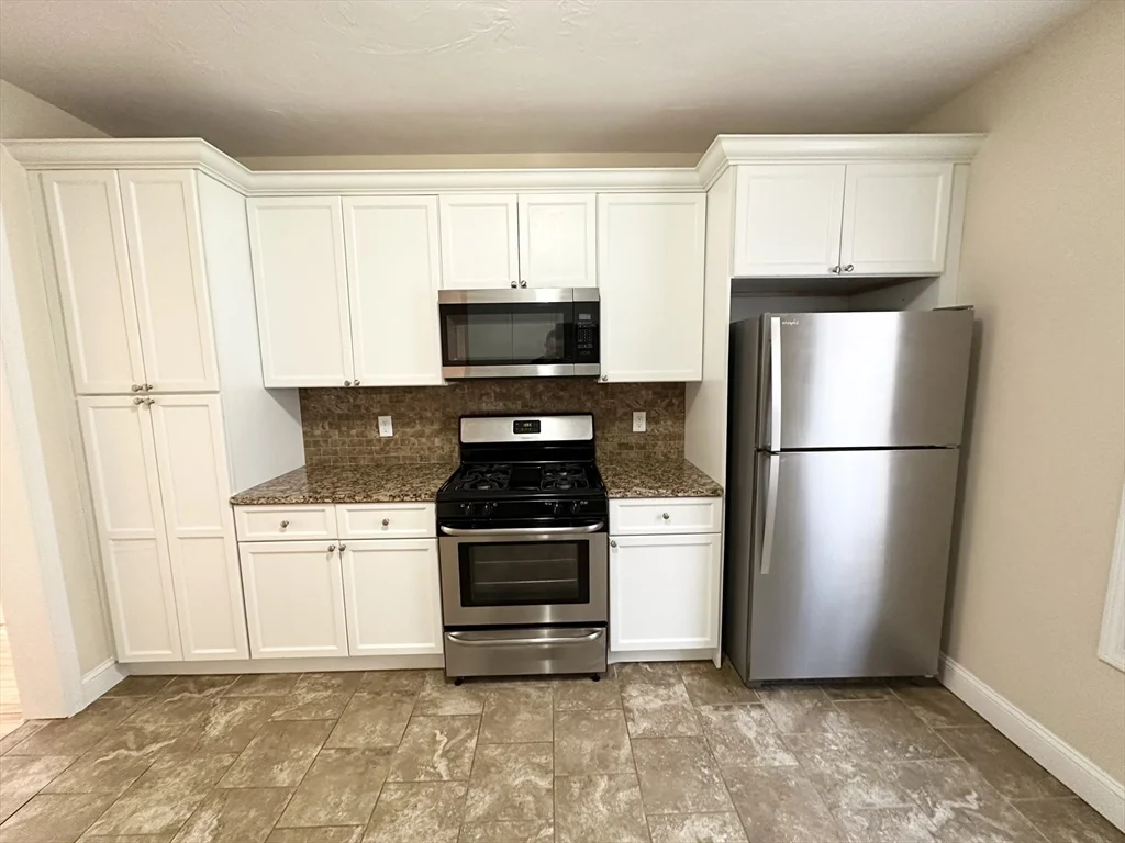 2 bed, 1 bath apartment for rent at 1 South Lincoln St Unit 1, Haverhill — photo 5 of 9