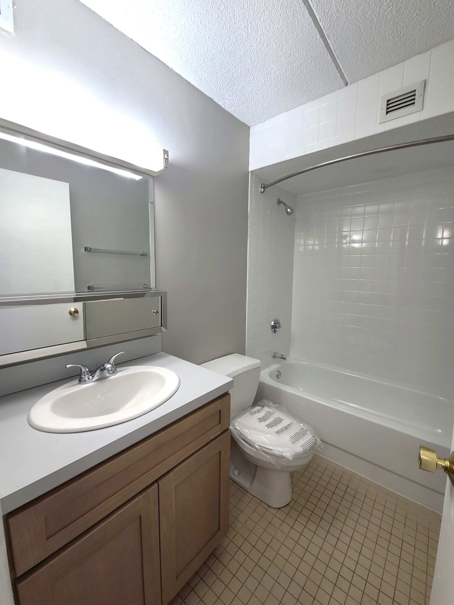 2 bed, 2 bath apartment for rent at 1 South Point Dr Unit 408, Dorchester — photo 5 of 21
