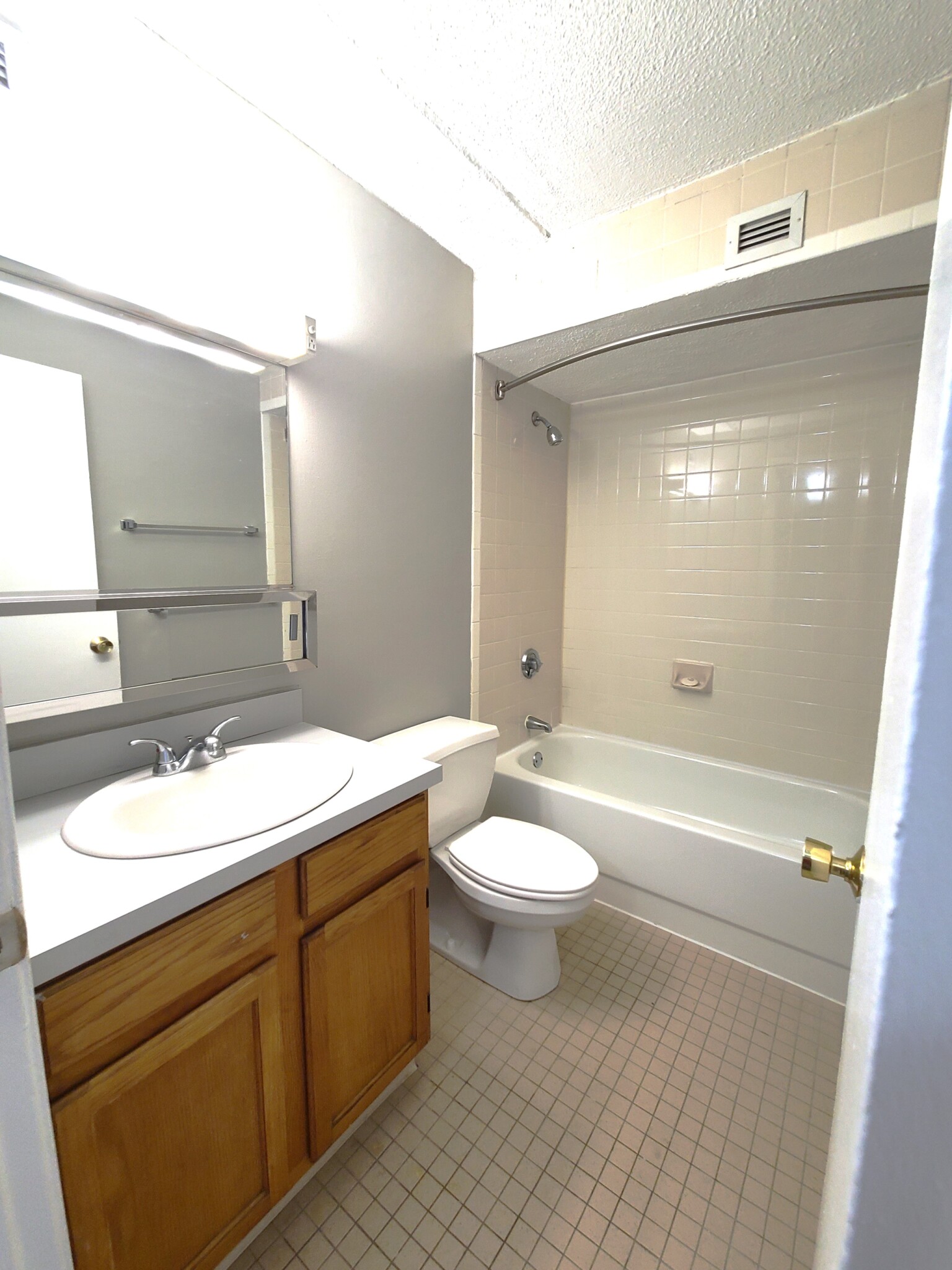 2 bed, 1 bath apartment for rent at 1 South Point Dr Unit 410, Dorchester — photo 5 of 22
