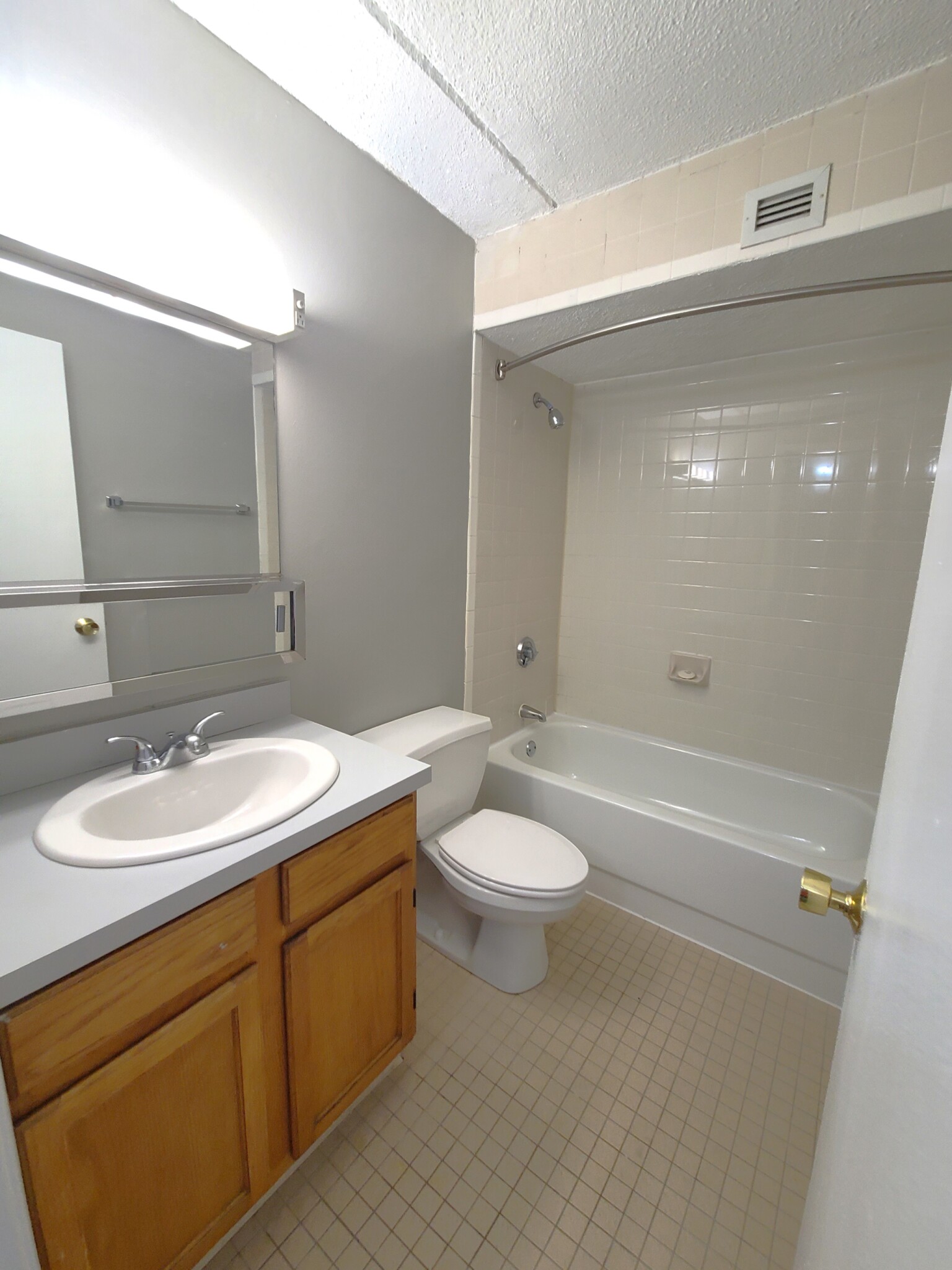 2 bed, 1 bath apartment for rent at 1 South Point Dr Unit 410, Dorchester — photo 7 of 22