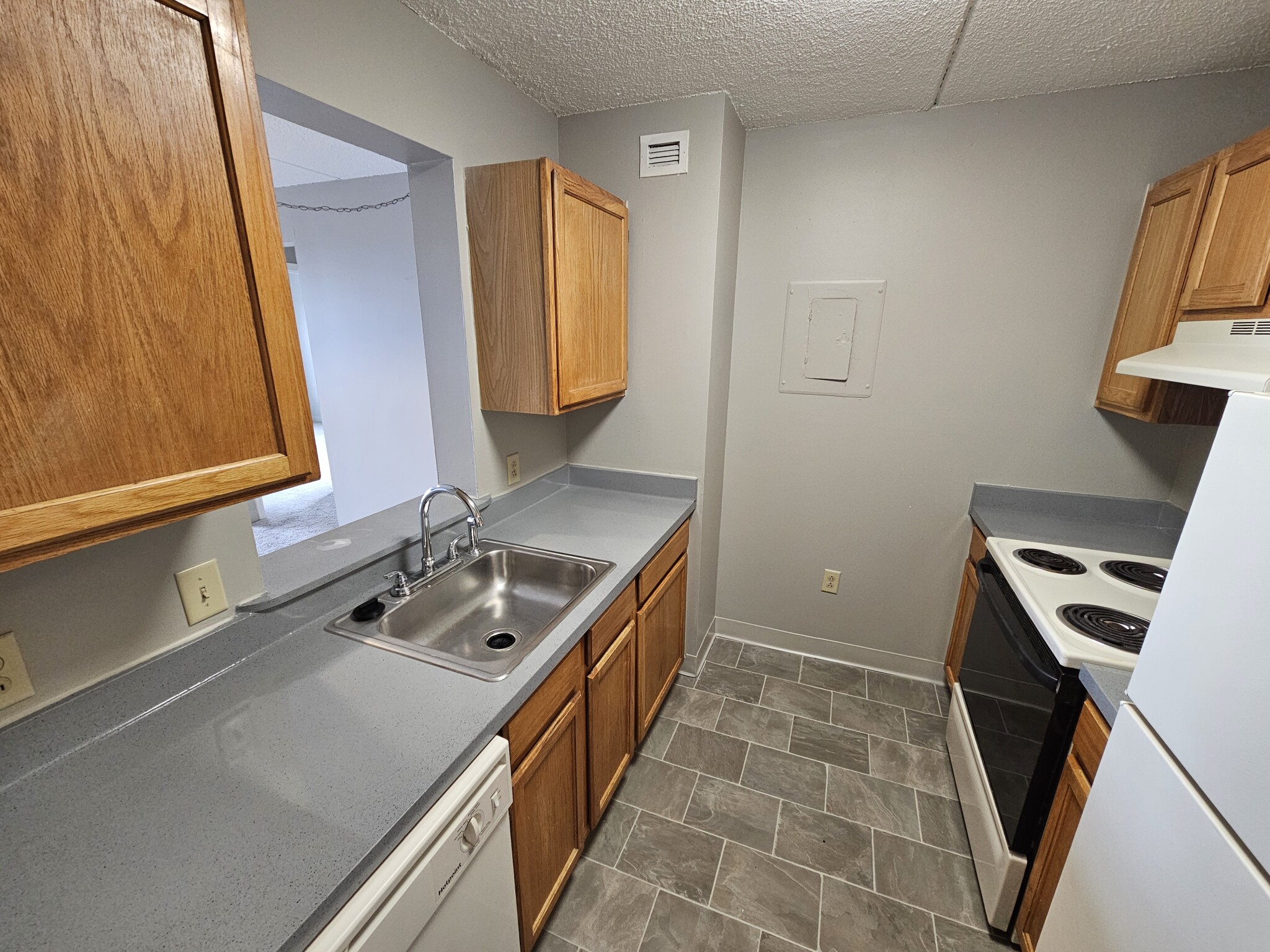 2 bed, 1 bath apartment for rent at 1 South Point Dr Unit 608, Dorchester — photo 3 of 34
