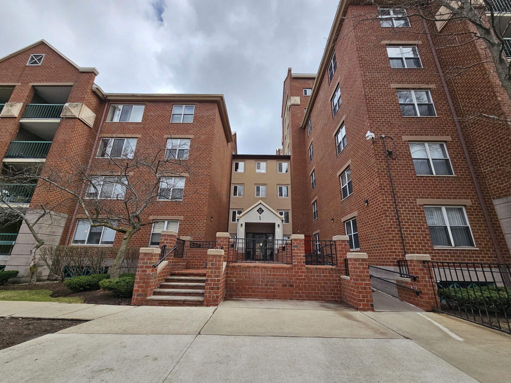 2 bed, 1 bath apartment for rent at 1 South Point Dr Unit 608, Dorchester