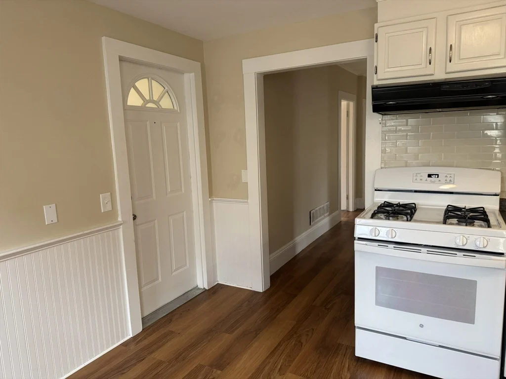 2 bed, 1 bath apartment for rent at 1 Stafford St Unit 1, Downtown — photo 6 of 17
