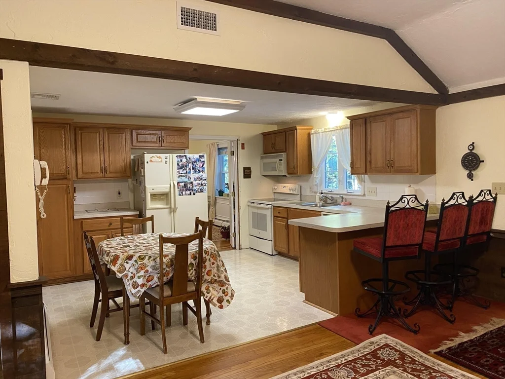 3 bed, 2 bath apartment for rent at 1 Stonehill Rd, Marlborough — photo 6 of 12