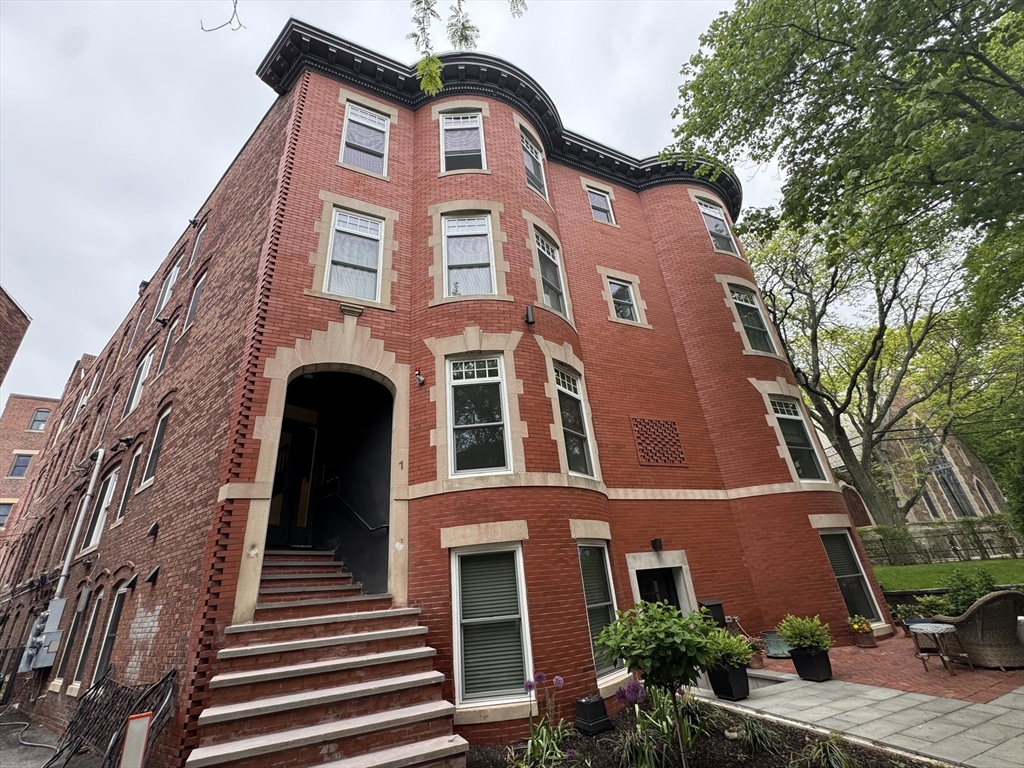 3 bed, 2 bath apartment for rent at 1 Strathmore Rd Unit 3, Brookline