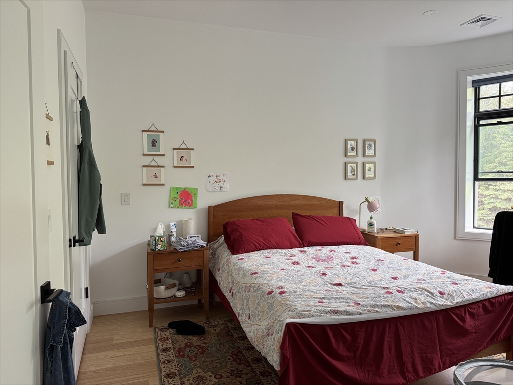 3 bed, 2 bath apartment for rent at 1 Strathmore Rd Unit 3, Brookline — photo 5 of 13