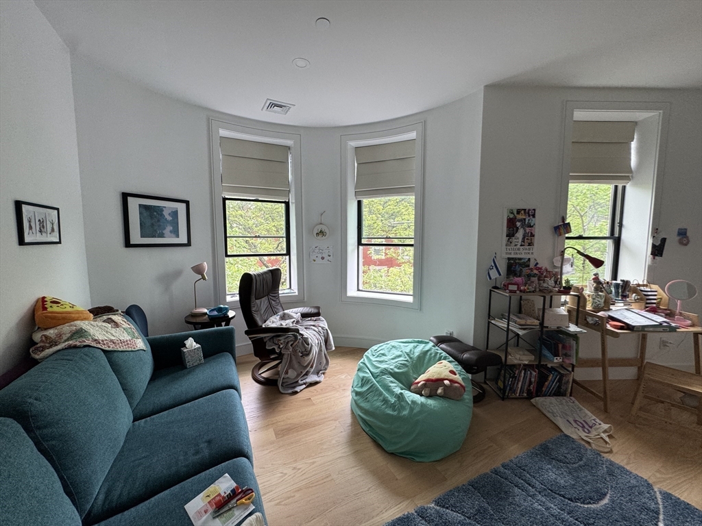 3 bed, 2 bath apartment for rent at 1 Strathmore Rd Unit 3, Brookline — photo 9 of 13
