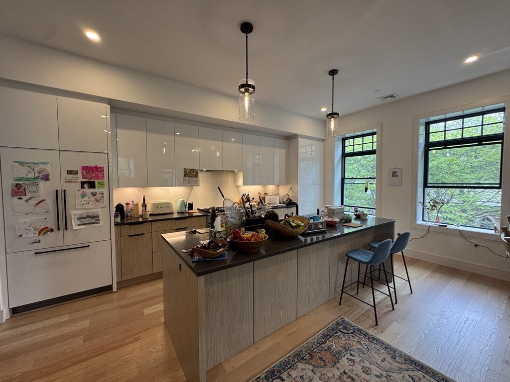 3 bed, 2 bath apartment for rent at 1 Strathmore Rd Unit 3, Brookline — photo 2 of 13