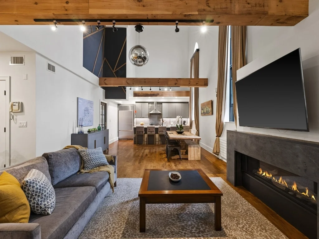 3 bed, 2 bath apartment for rent at 1 Summer St Unit 4, Union Square — photo 3 of 34