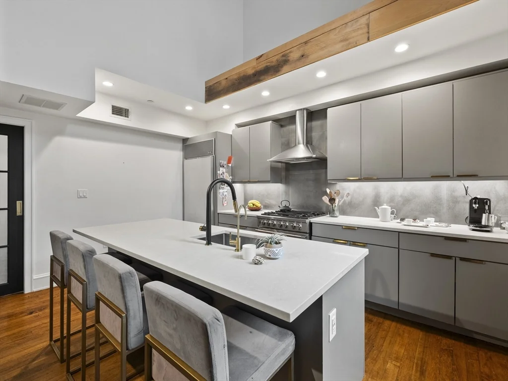 3 bed, 2 bath apartment for rent at 1 Summer St Unit 4, Union Square — photo 6 of 34