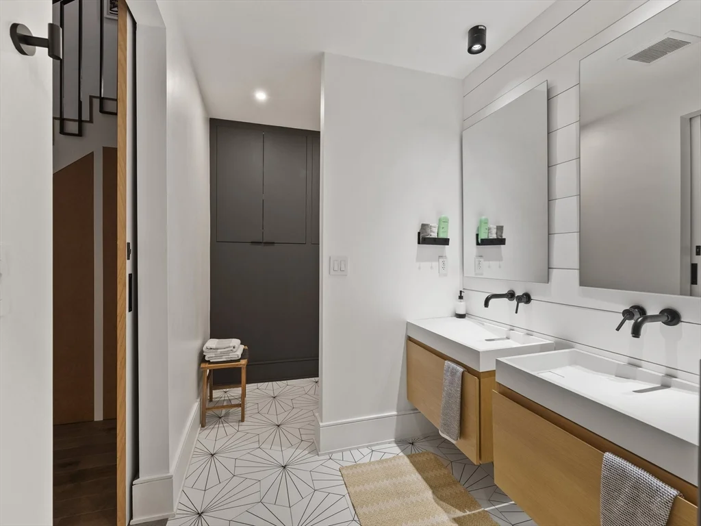 3 bed, 2 bath apartment for rent at 1 Summer St Unit 4, Union Square — photo 24 of 34