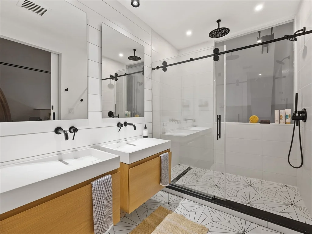 3 bed, 2 bath apartment for rent at 1 Summer St Unit 4, Union Square — photo 25 of 34