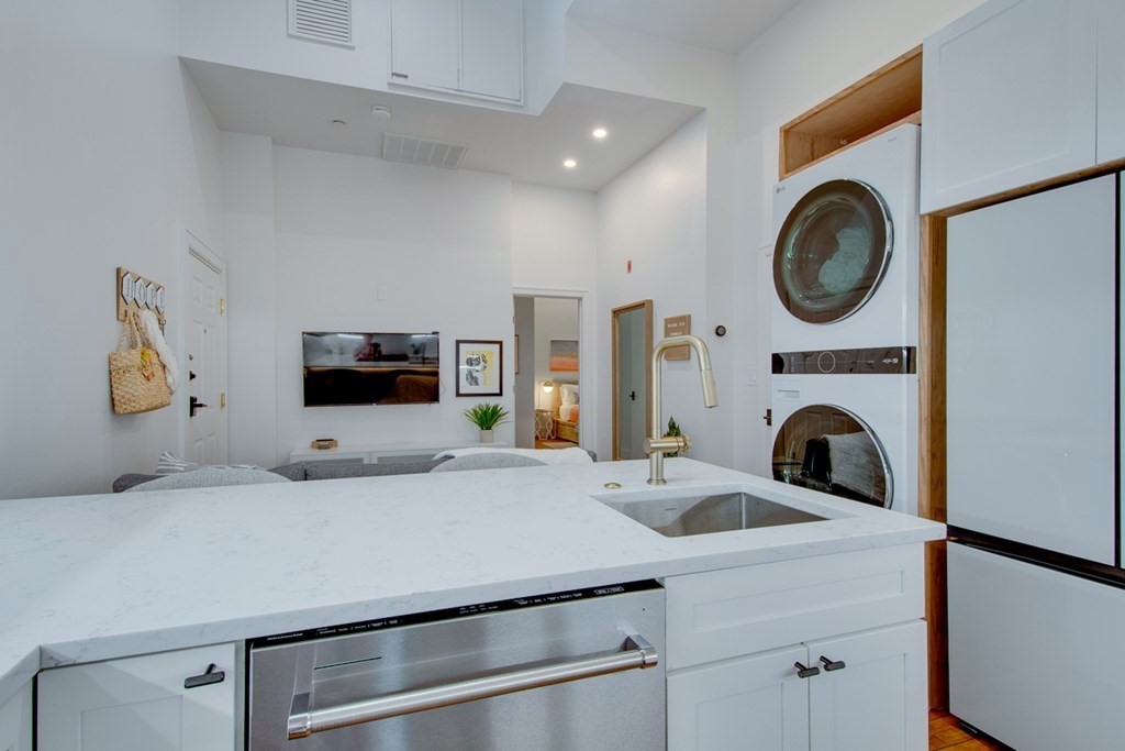 2 bed, 1 bath apartment for rent at 1 Summer St Unit 4A, Union Square — photo 4 of 21