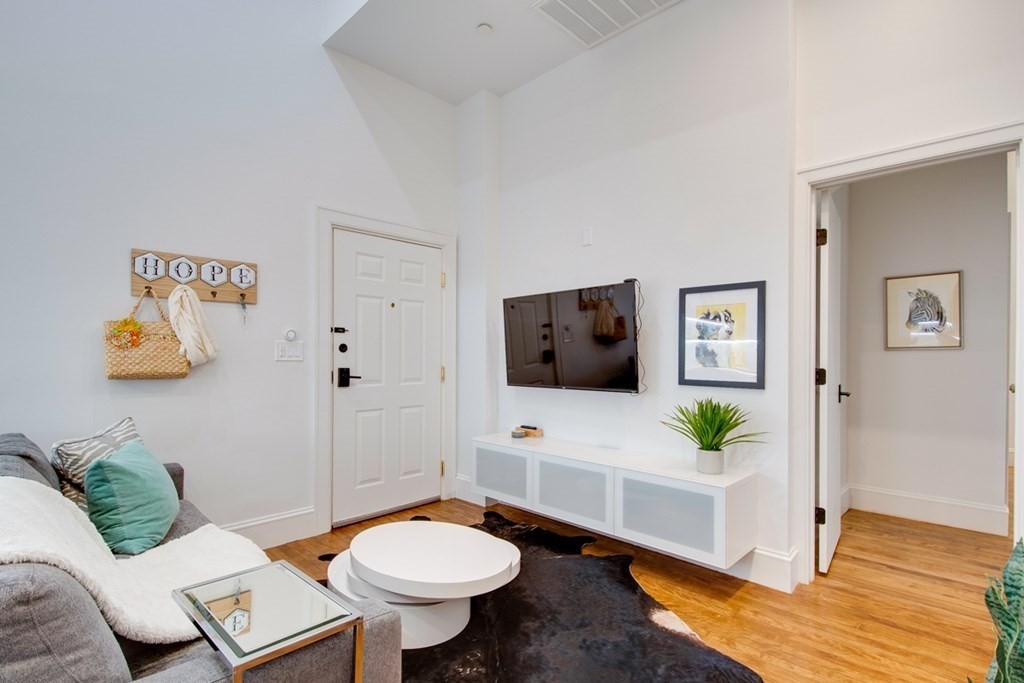2 bed, 1 bath apartment for rent at 1 Summer St Unit 4A, Union Square — photo 2 of 21