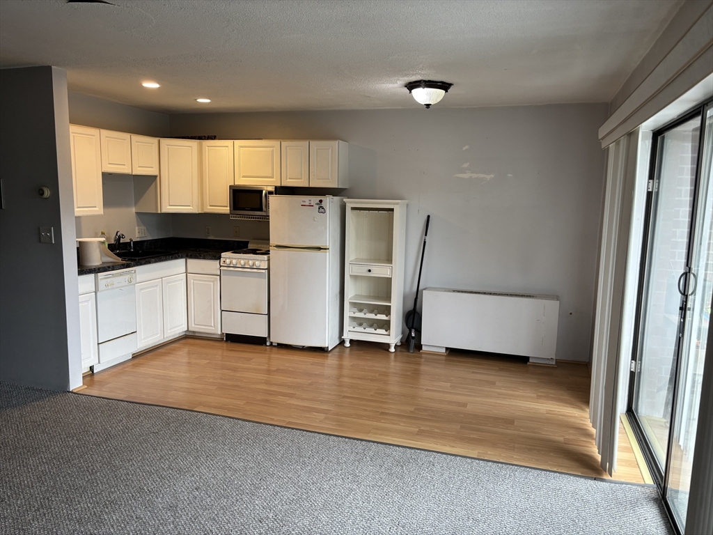 1 bed, 1 bath apartment for rent at 1 Summit Dr Unit 43, Reading — photo 5 of 13