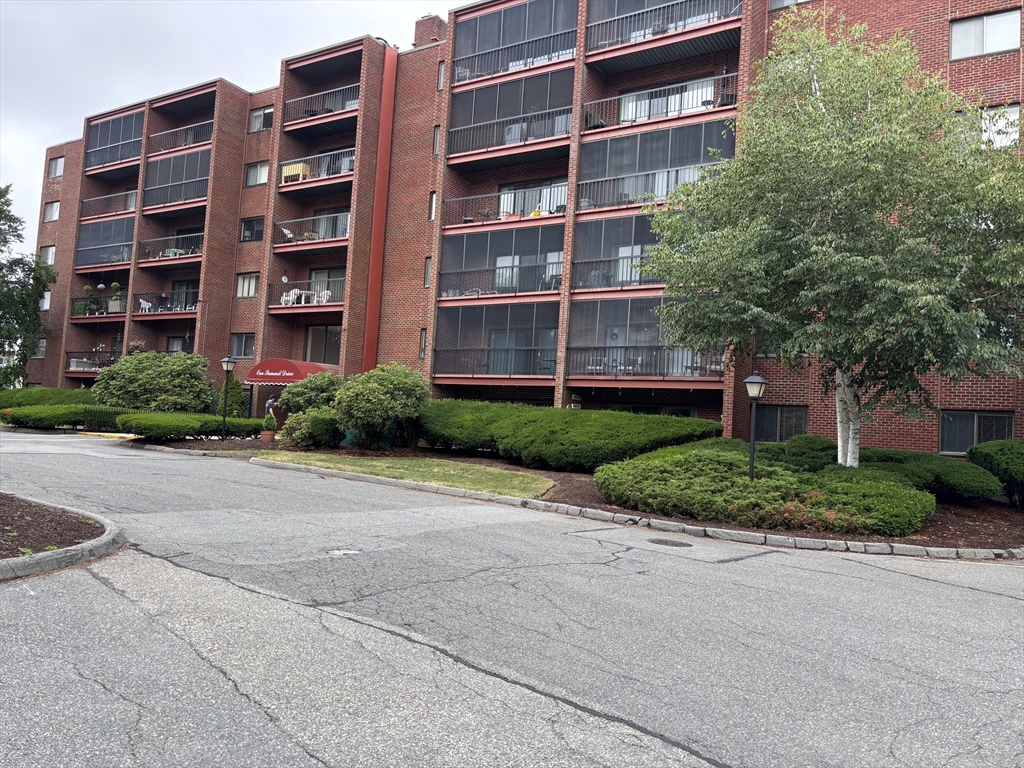1 bed, 1 bath apartment for rent at 1 Summit Dr Unit 43, Reading — photo 1 of 13