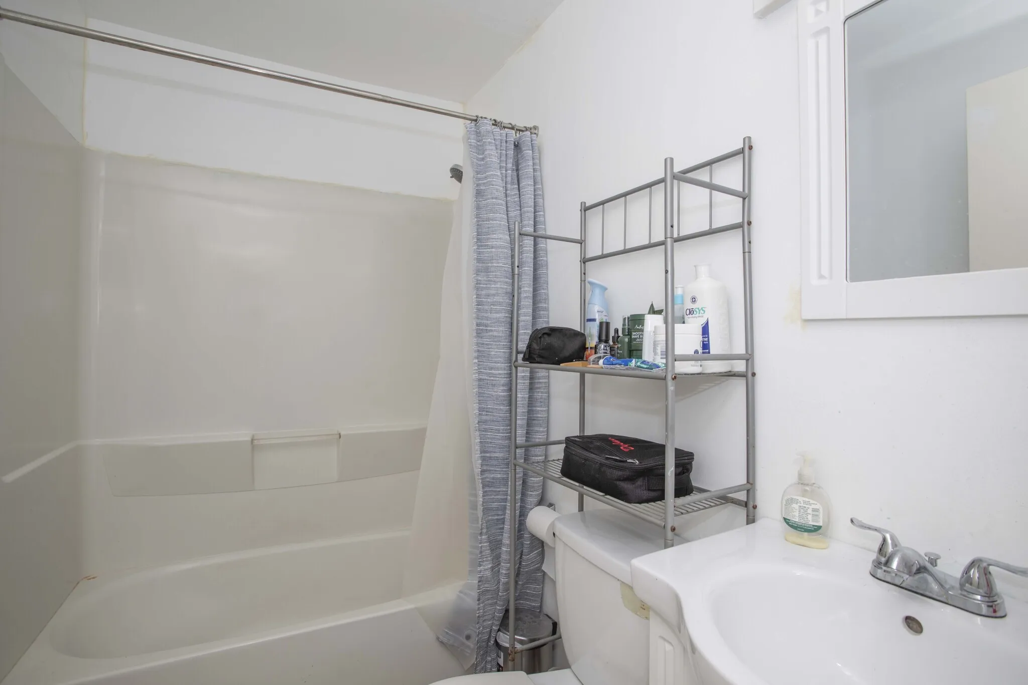 4 bed, 2 bath apartment for rent at 1 Terrace St Unit A1, Mission Hill — photo 18 of 23