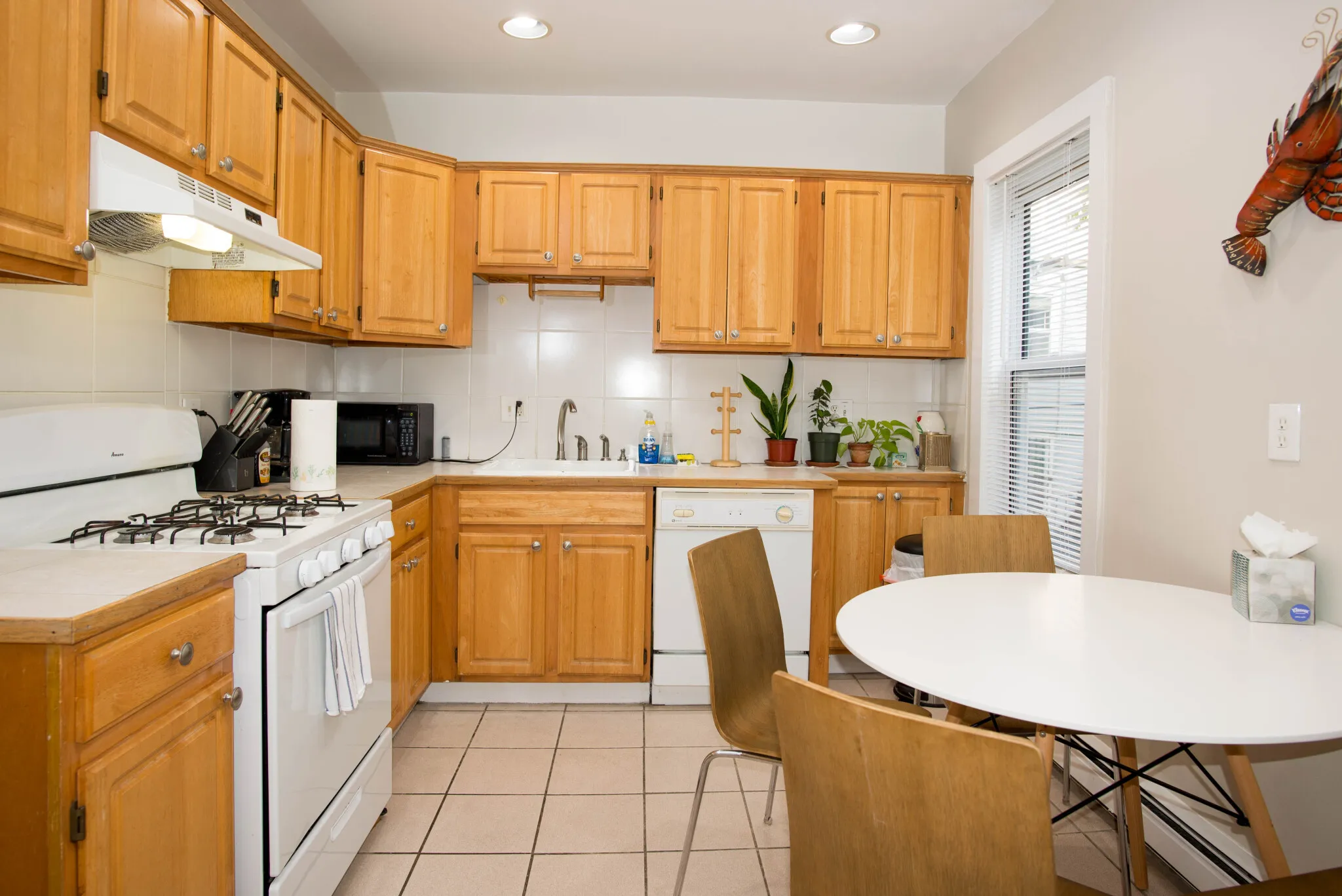 3 bed, 2 bath apartment for rent at 1 Torpie St Unit 2, Mission Hill — photo 4 of 20