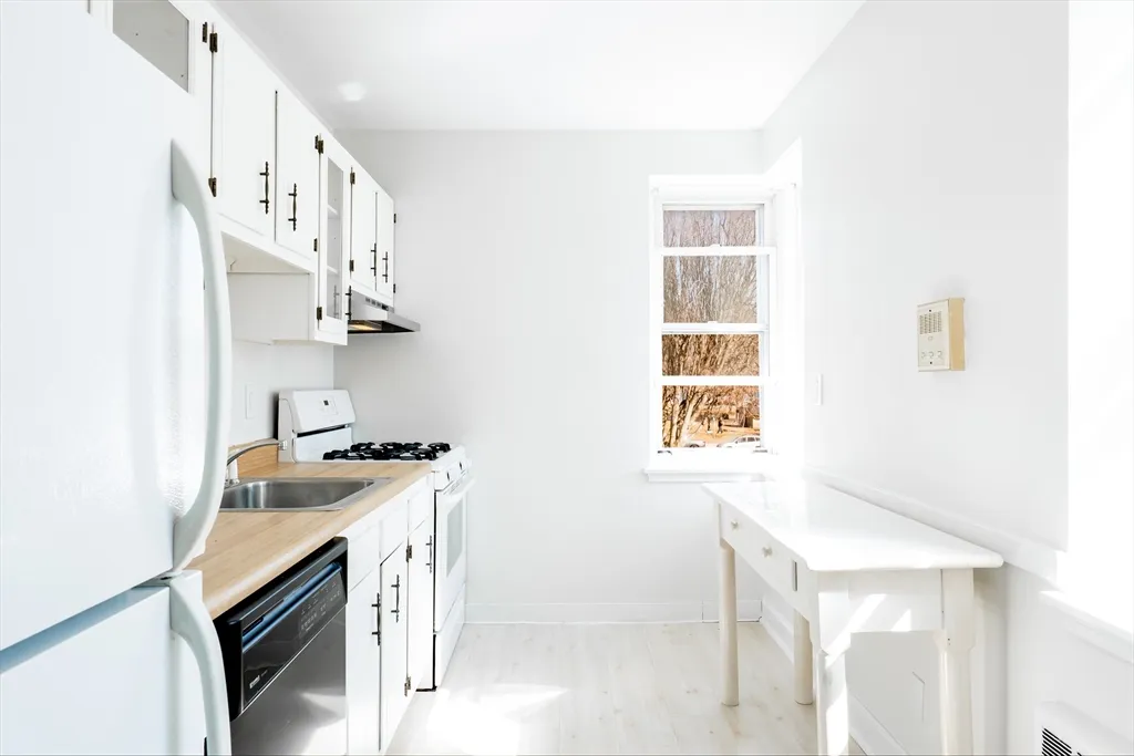 2 bed, 1 bath apartment for rent at 1 Twomey Ct Unit 41, South Boston — photo 5 of 19