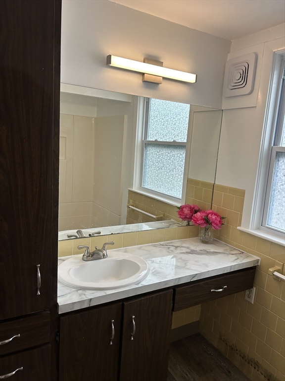 1 bed, 1 bath apartment for rent at 1 Valley Rd Unit 3, Swampscott — photo 12 of 15