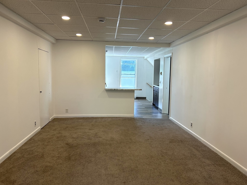 1 bed, 1 bath apartment for rent at 1 Valley Rd Unit 3, Swampscott — photo 5 of 15