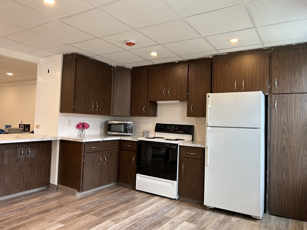 1 bed, 1 bath apartment for rent at 1 Valley Rd Unit 3, Swampscott — photo 2 of 15