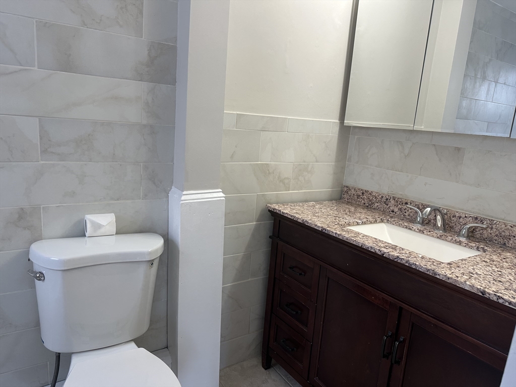 3 bed, 1 bath apartment for rent at 1 Veteran Rd Unit 1, Woburn — photo 3 of 14