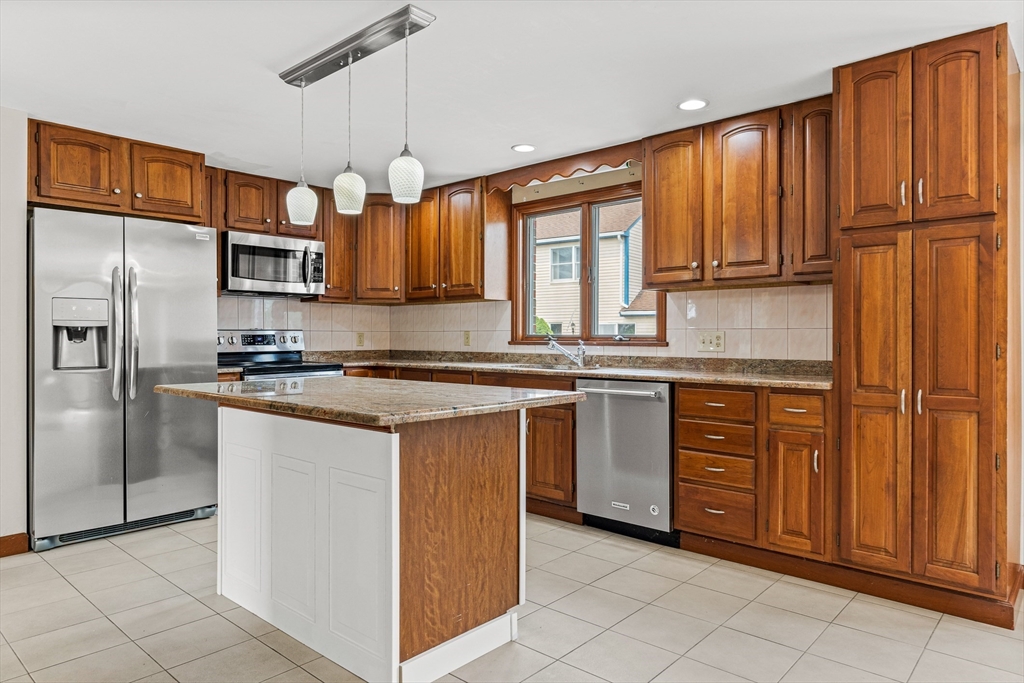 4 bed, 3 bath apartment for rent at 1 Via Marino, Medford — photo 4 of 41