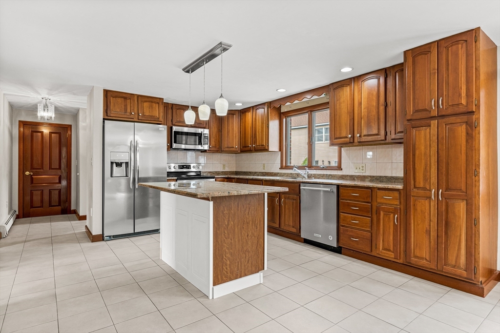 4 bed, 3 bath apartment for rent at 1 Via Marino, Medford — photo 5 of 41