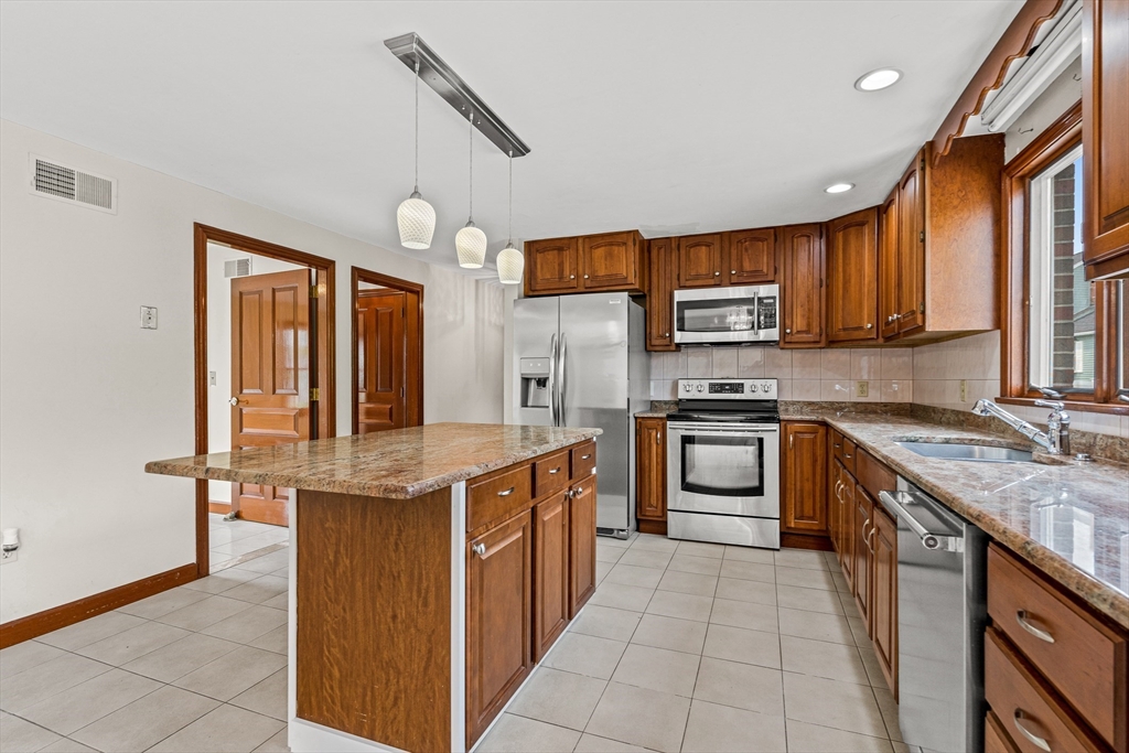 4 bed, 3 bath apartment for rent at 1 Via Marino, Medford — photo 6 of 41