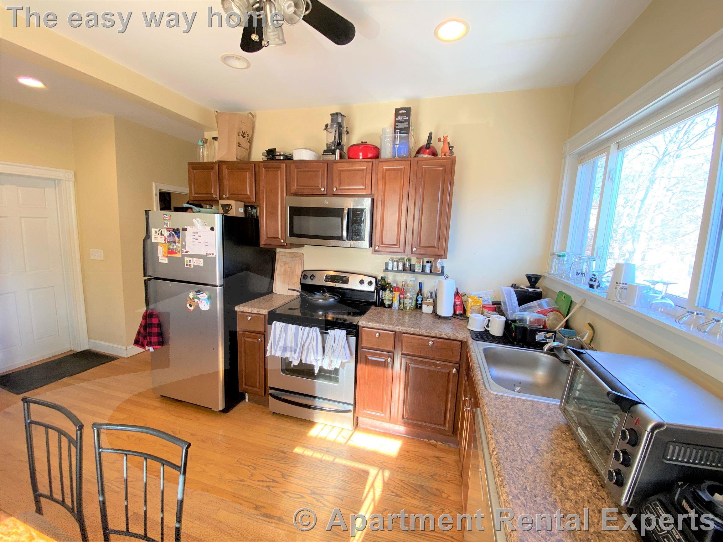 4 bed, 2 bath apartment for rent at 1 Victoria St Unit 2, Teele Square — photo 3 of 17