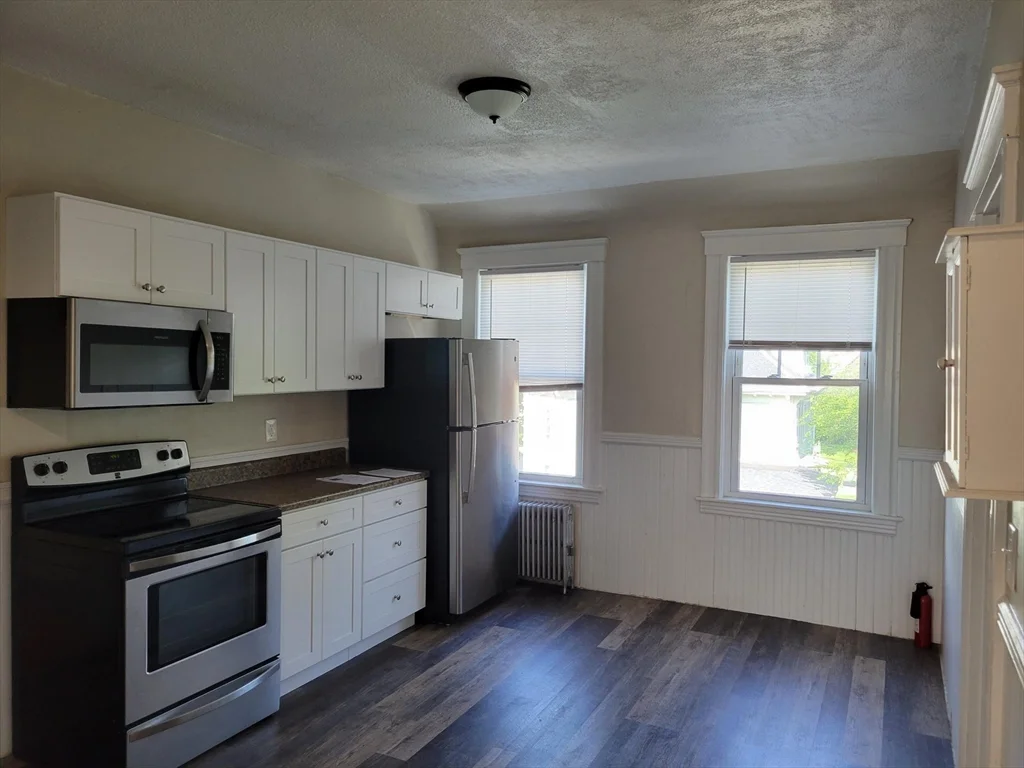 4 bed, 1 bath apartment for rent at 1 View St Unit 3, Worcester — photo 14 of 31