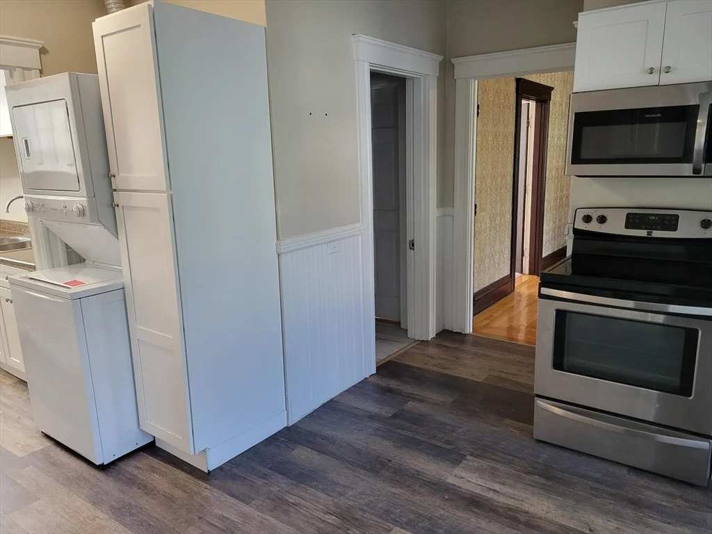 4 bed, 1 bath apartment for rent at 1 View St Unit 3, Worcester — photo 12 of 31