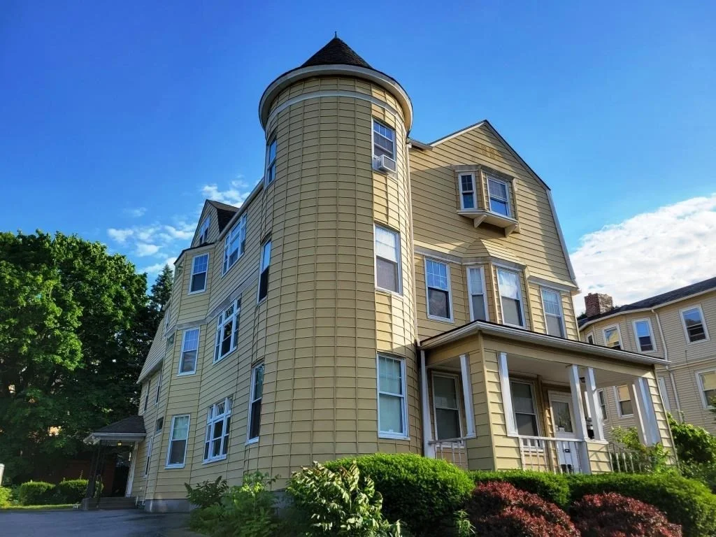 4 bed, 1 bath apartment for rent at 1 View St Unit 3, Worcester — photo 1 of 31