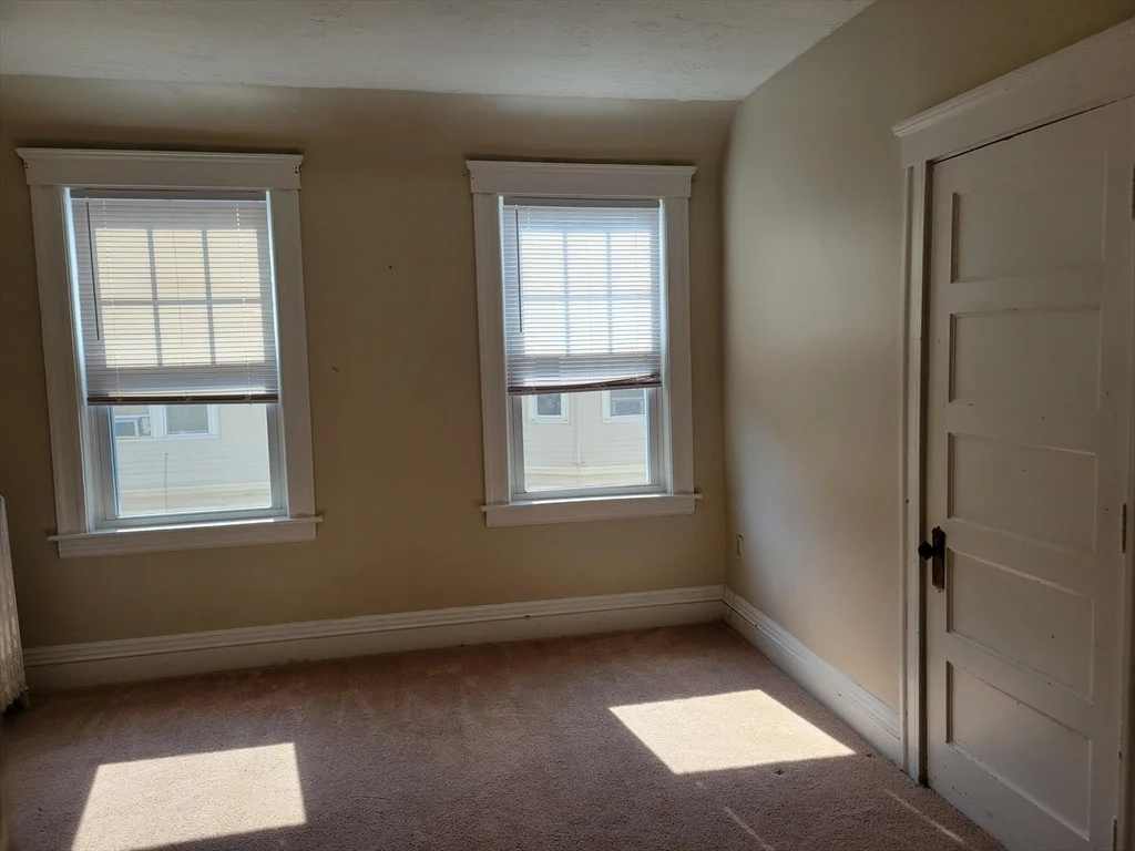 4 bed, 1 bath apartment for rent at 1 View St Unit 3, Worcester — photo 20 of 31
