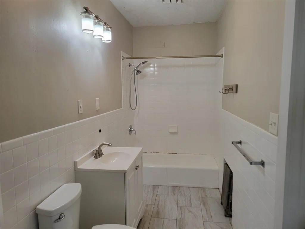 4 bed, 1 bath apartment for rent at 1 View St Unit 3, Worcester — photo 16 of 31
