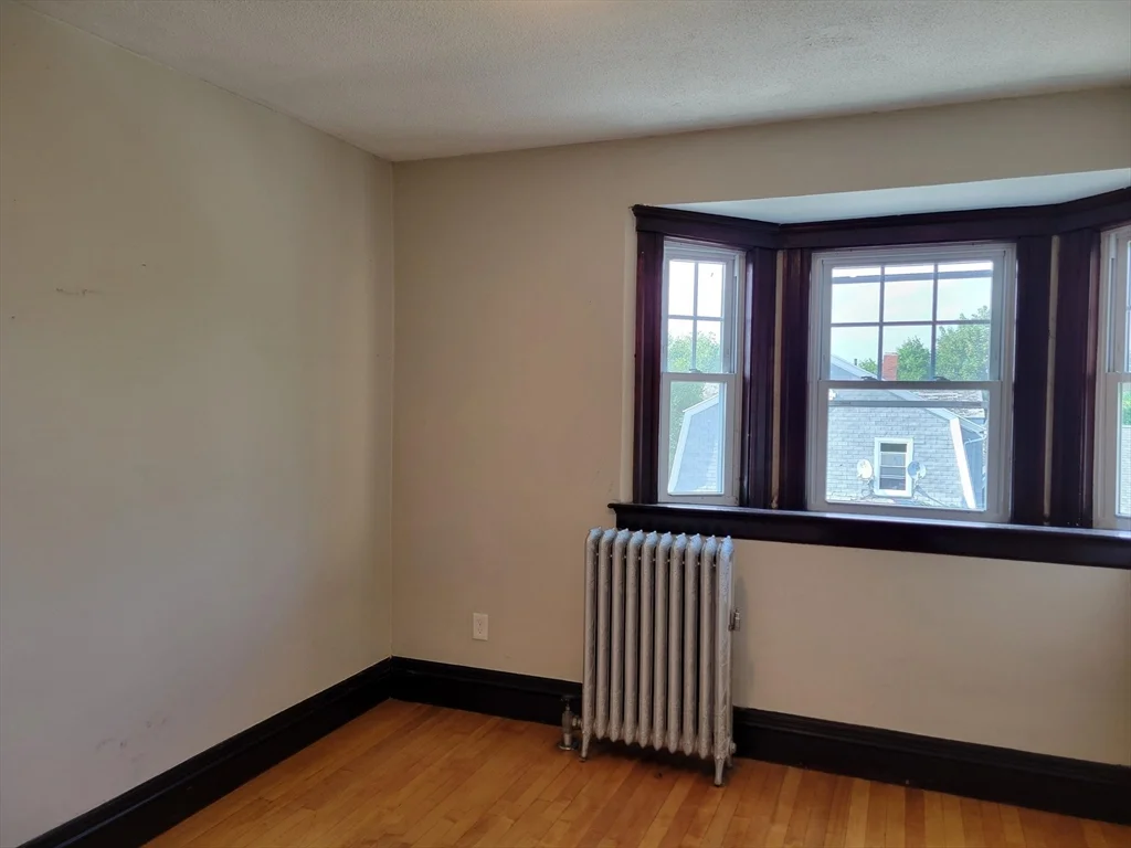 4 bed, 1 bath apartment for rent at 1 View St Unit 3, Worcester — photo 24 of 31