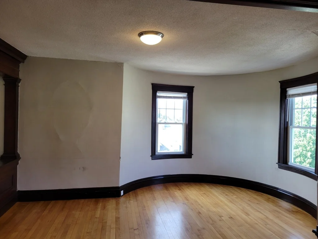 4 bed, 1 bath apartment for rent at 1 View St Unit 3, Worcester — photo 8 of 31