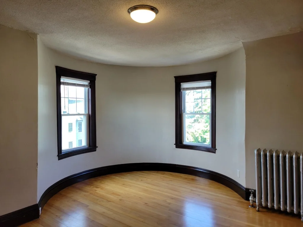 4 bed, 1 bath apartment for rent at 1 View St Unit 3, Worcester — photo 7 of 31