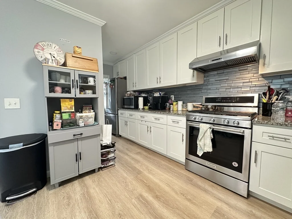 3 bed, 2 bath apartment for rent at 1 Vincent Unit 1, Belmont — photo 4 of 15