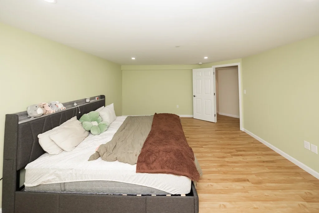 4 bed, 3 bath apartment for rent at 1 Warmstone Way Unit 1, Hopkinton — photo 40 of 42