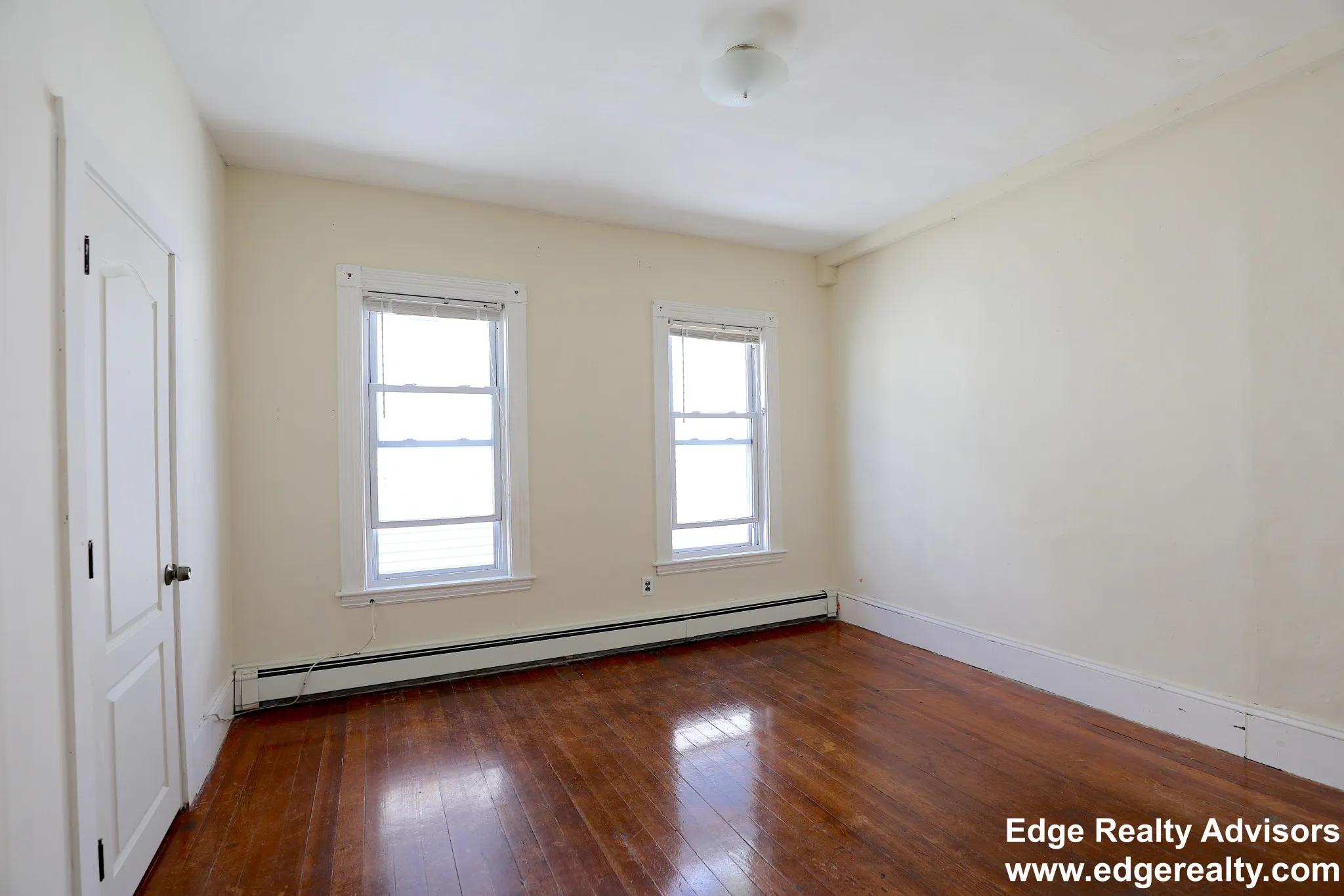 4 bed, 2 bath apartment for rent at 1 Washburn Ter Unit 3, Harvard Avenue — photo 4 of 9