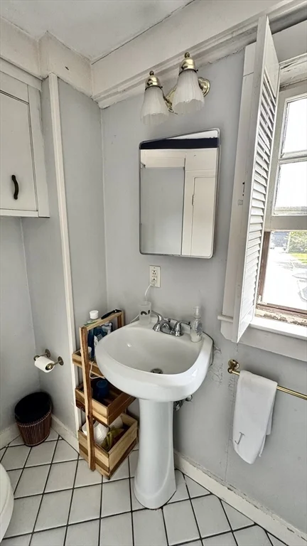 1 bed, 1 bath apartment for rent at 1 Washington St Unit 1, Marblehead — photo 9 of 10