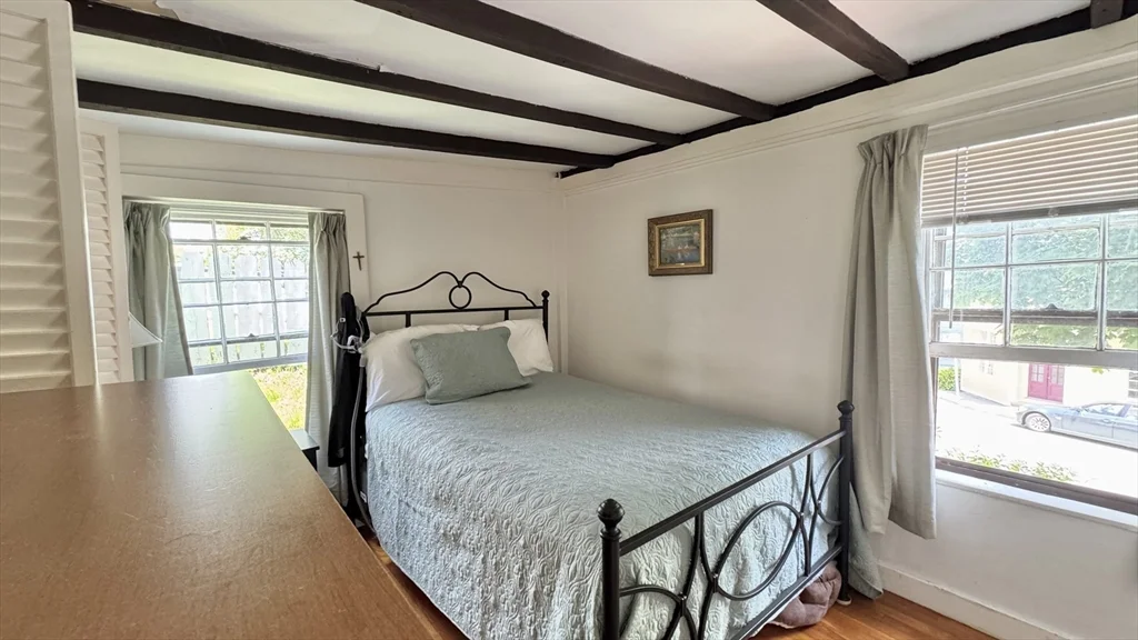 1 bed, 1 bath apartment for rent at 1 Washington St Unit 1, Marblehead — photo 8 of 10