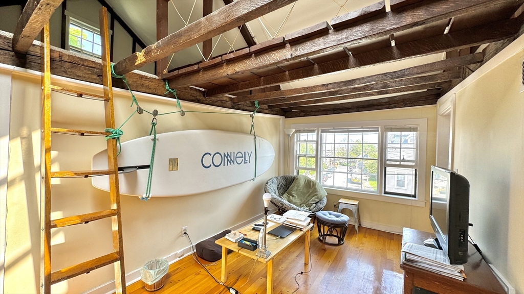 1 bed, 1 bath apartment for rent at 1 Washington St Unit 2, Marblehead — photo 1 of 6