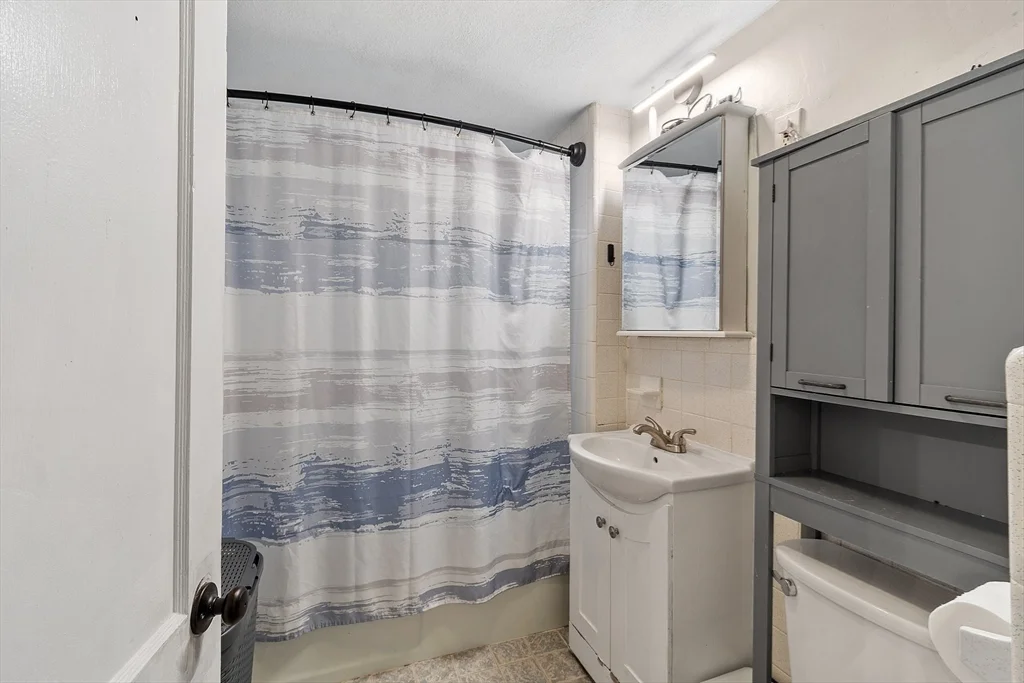 1 bed, 1 bath apartment for rent at 1 Wentworth Ter Unit 1, Malden — photo 14 of 19